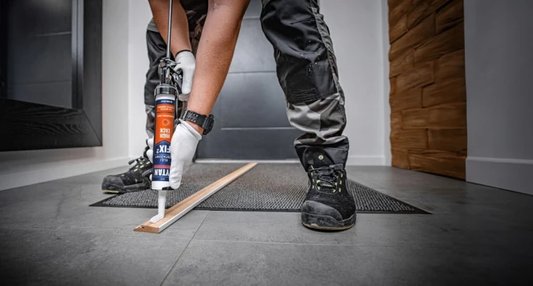 Tytan Fix2 High Tack – przykład aplikacji kleju